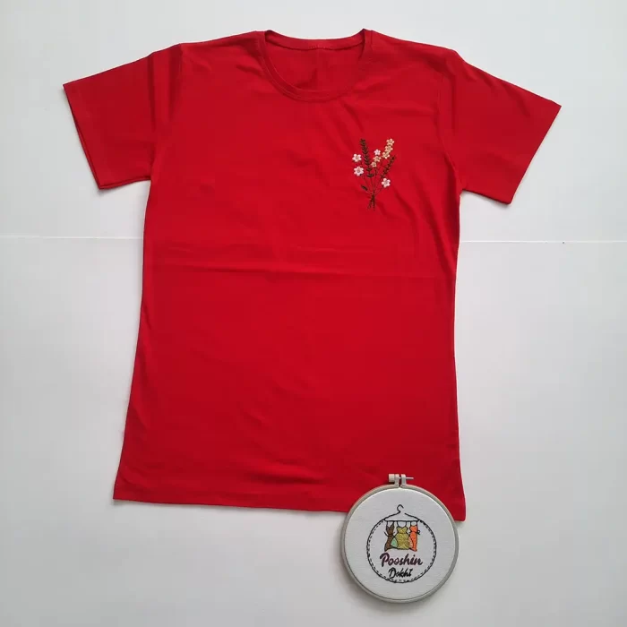 تی‌شرت دسته گل گلدوزی شده قرمز