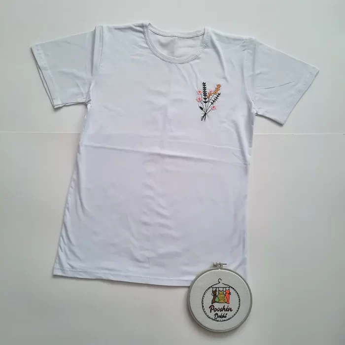 تی‌شرت دسته گل گلدوزی شده سفید