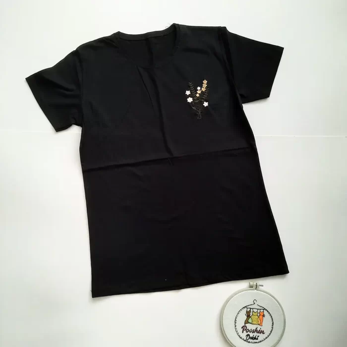 تی‌شرت دسته گل گلدوزی شده مشکی