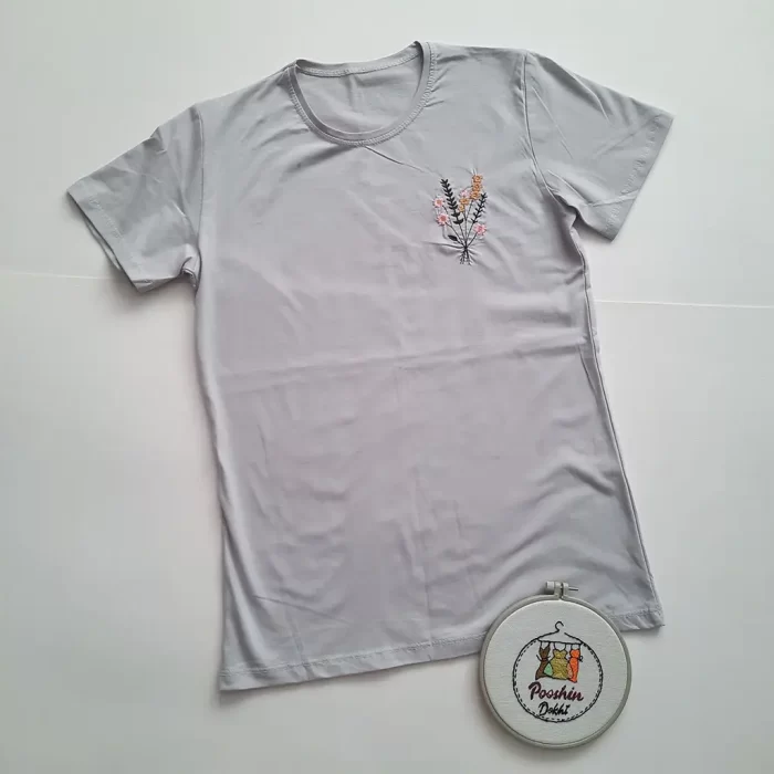 تی‌شرت دسته گل گلدوزی شده طوسی