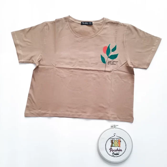 کراپ تیشرت مینیمال کرم