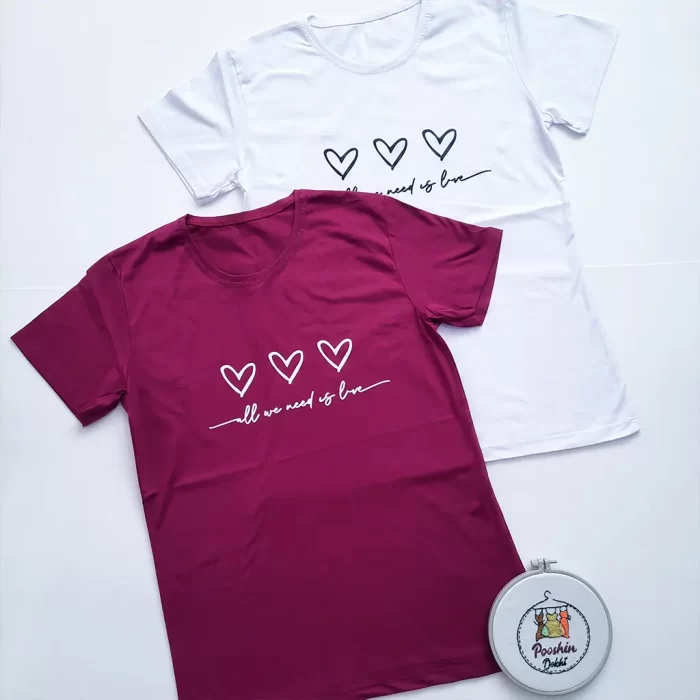 تی‌شرت چاپی سه قلب ارغوانی سفید