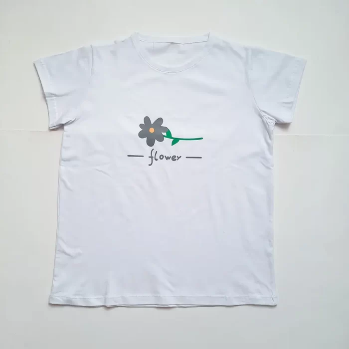 تیشرت طرح گل سفید