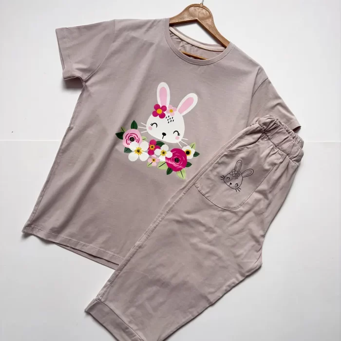 ست تیشرت و شلوارک‌ خرگوش خاکی