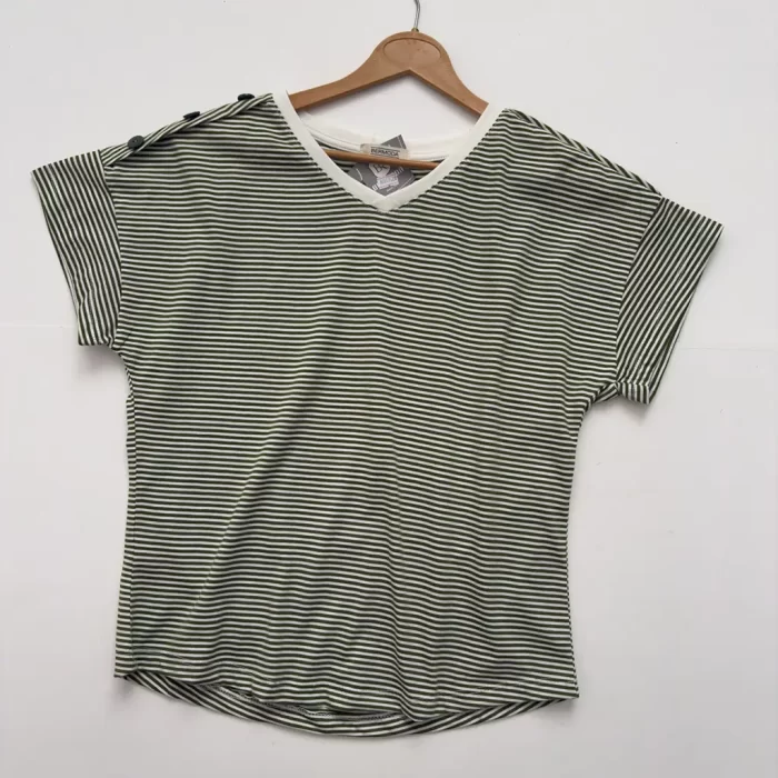 تیشرت راه راه سر شانه دکمه سبز