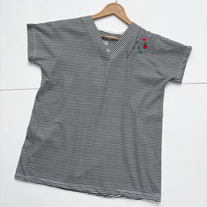 تیشرت راه راه گلدوزی مشکی