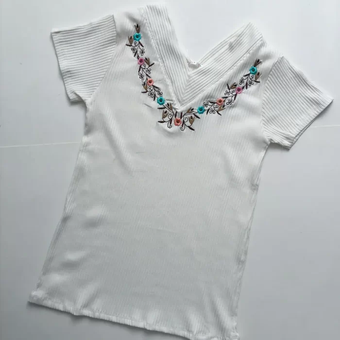 تیشرت یقه هفت کبریتی سفید