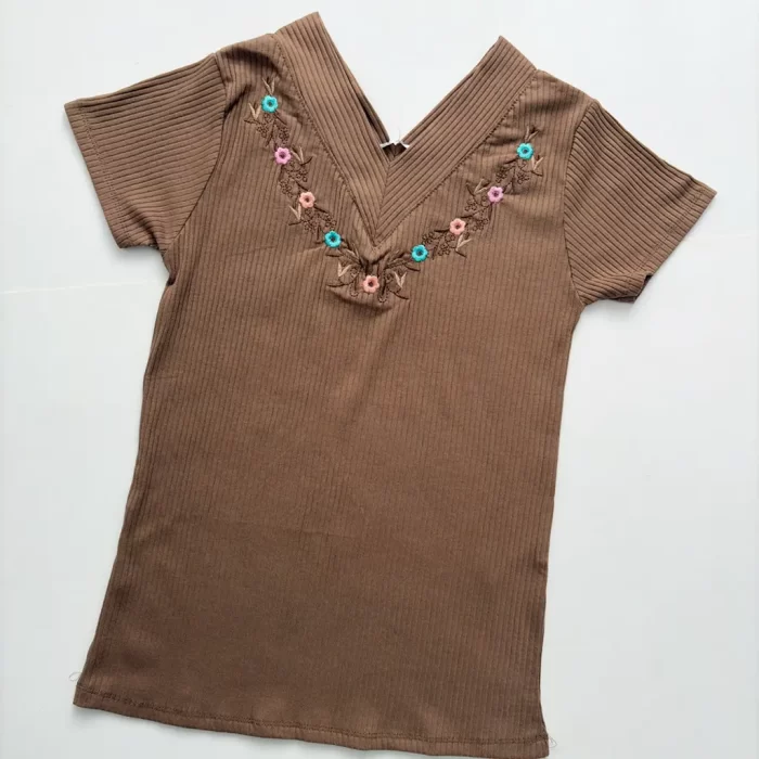 تیشرت یقه هفت کبریتی قهوه ای