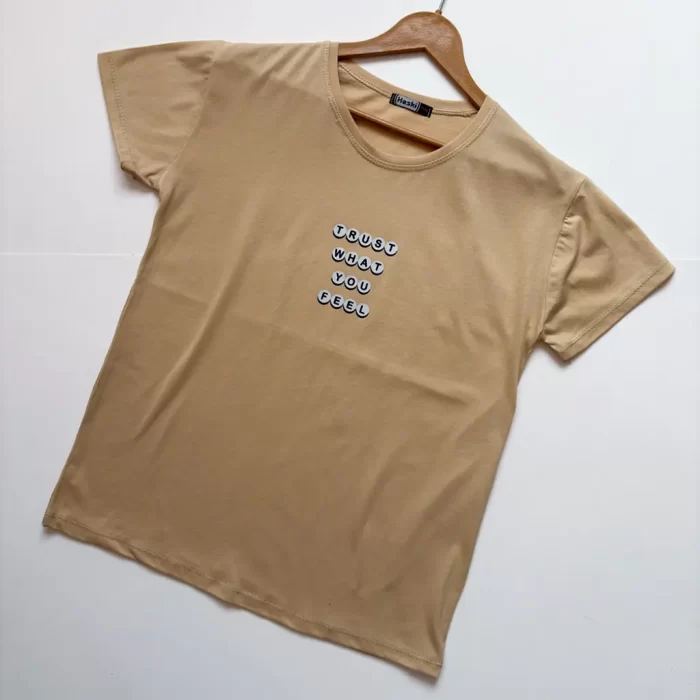 تیشرت نوشته قواره نرمال کرم