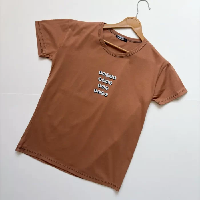 تیشرت نوشته قواره نرمال قهوه ای