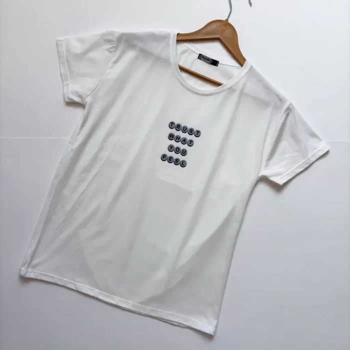 تیشرت نوشته قواره نرمال سفید شیری